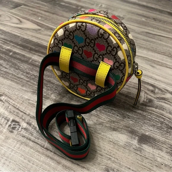 Authentic Gucci Pre-Owned
2016-2023 GG Supreme Kids Hearts belt bag - Picture 3 of 10